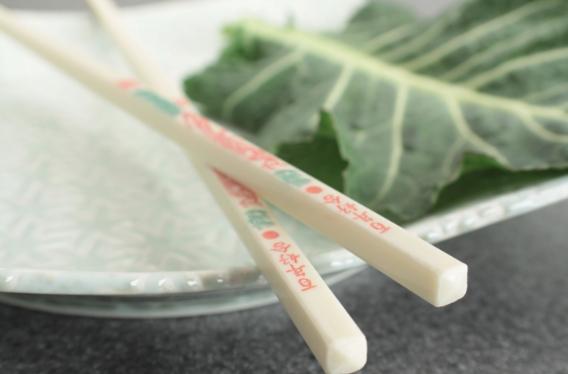 Fig. 16. [Chinese chopsticks](https://medium.com/@niki./chopsticks-%E7%AD%B7%E5%AD%90-%EC%A0%93%EA%B0%80%EB%9D%BD-%E3%81%8A%E3%81%A6%E3%82%82%E3%81%A8-or-%C4%91%C5%A9a-d8d32c2b6f40)