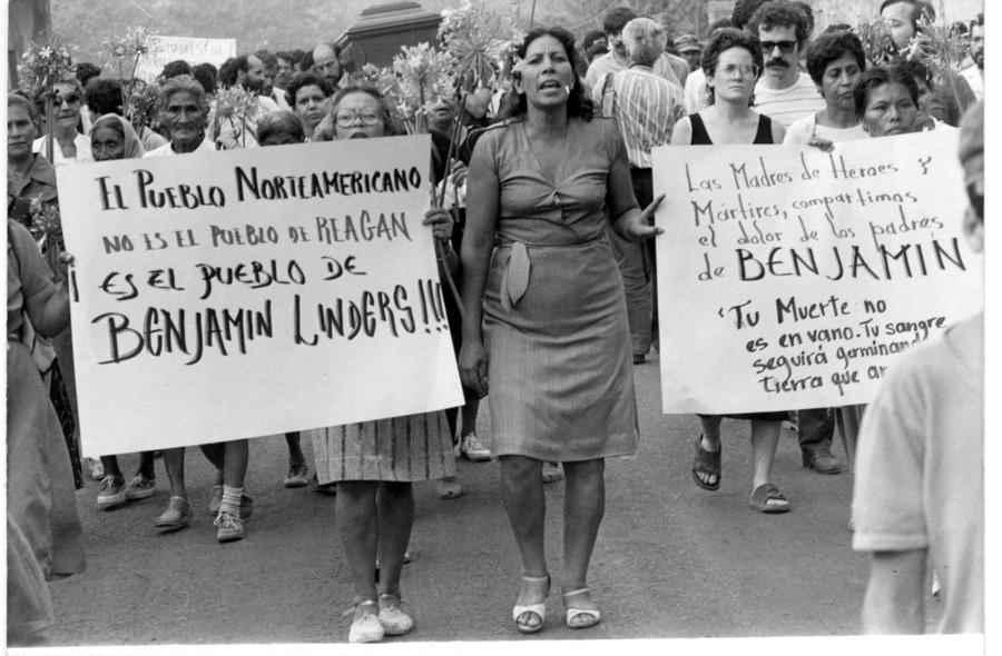 Fig. Nicaraguans and foreigners protested Linder's death - [Laprensani.com](https://www.laprensani.com/magazine/reportaje/la-muerte-benjamin-linder/)