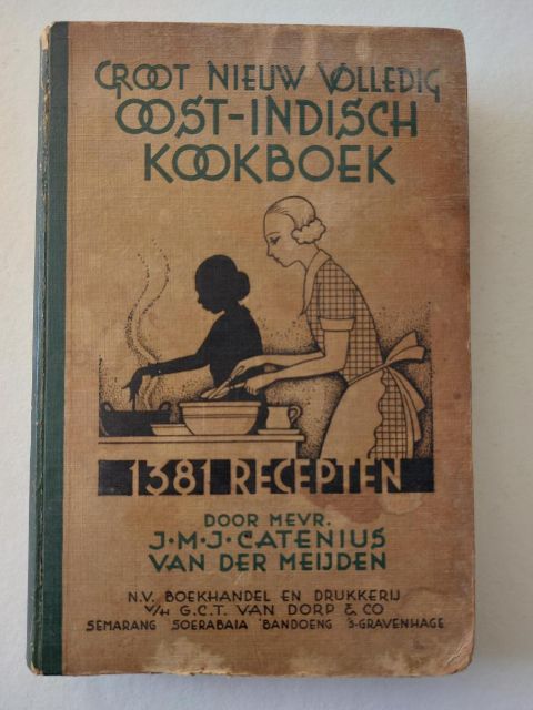 Fig. 2 – Cover of J.M.J. Catenius van der Meijden, 'Groot en Nieuw Volledig Oost-Indisch kookboek, 1381 recepten' (Semarang 1902) – Photo by Bries Heijnen