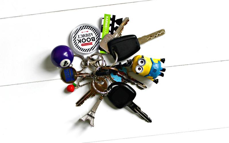 Fig. 2. Keychain with decorative [keys](https://www.reviewsandroses.nl/persoonlijk/wat-hangt-er-aan-mijn-sleutelbos/) 