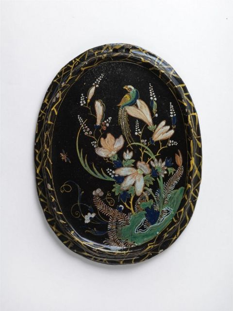 Fig. 11: Factory unknown, plaque, painted with Chinoiserie floral pattern with birds, polychrome  on black ground, border marbled two pierced suspension holes, Delft, 1690-1725, tin- glazed earthenware, enamels, 25.6 × 19.5 cm (h,w), Victoria and Albert Museum, inv.nr.  129-1887, https://collections.vam.ac.uk/item/O159529/plaque-unknown/