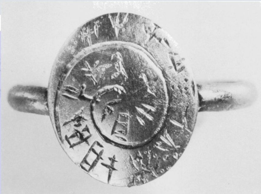 Inscription on golden ring - In [GORILA  KN Zf 13, p 152](https://cefael.efa.gr/detail.php?nocache=4udy3067gvfy&site_id=1&actionID=page&prevpos=3&serie_id=EtCret&volume_number=21&issue_number=4&cefael=8e74ecb5234b3e3c1cdfc09942a7085a&x=13&y=8&max_image_size=974&ce=13t78ep5rjqp8umanf3g511j3633kn6a&sp=194 )