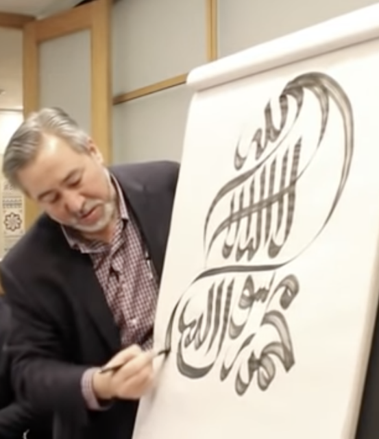 Fig 21: Master Haji Noor Deen demonstrates writing the ['shahada'](https://www.hajinoordeen.com/article/arabic-calligraphy-in-the-chinese-tradition) 