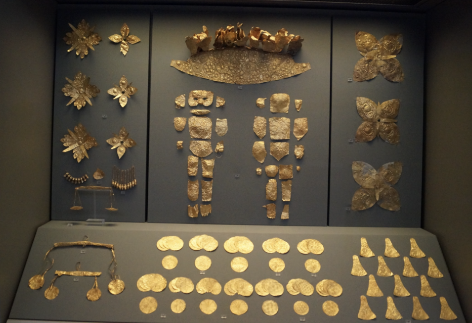 Fig. 8. Grave goods from Shaft Grave III - National Archaeological Museum, Athens - [Wikimedia](https://commons.wikimedia.org/wiki/File:Gold_Objects_from_Grave_III_(Grave_Circle_A)_6.JPG) 