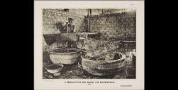 Fig. 3. Op deze foto zijn mensen hard aan het werk bij een indigo verfbad in Indonesië  [Leiden University Libraries Digital Collections](http://hdl.handle.net/1887.1/item:926747)