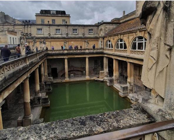 Fig. 1. The bathhouse of Aquae Sulis, now the Roman Baths Museum. (photo by Dorien Jansen)