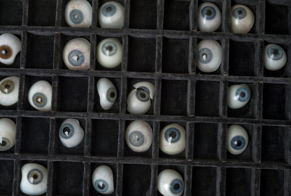 Box full of eyes - Collectie Universiteitsmuseum Utrecht - [UM799](https://collectie.umu.nl/collectie/?diw-id=utralt_uu-collection_UM-799)