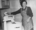 The first washing machine Miele brought onto the market in the Netherlands. After being washed in the washing machine, the white laundry would be cleansed again in a tub of blauwsel infused water - [meeopdewind.nl](https://www.meeopdewind.nl/wp-content/uploads/2014/09/01_00_Wies_Arie_Sr_195_tante_Marie_met_Nieuwe_Miele_Wasmachine_011.jpg)