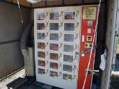 Egg machine - [Kuriositas.com](https://www.kuriositas.com/2012/07/japan-land-of-vending-machines.html)