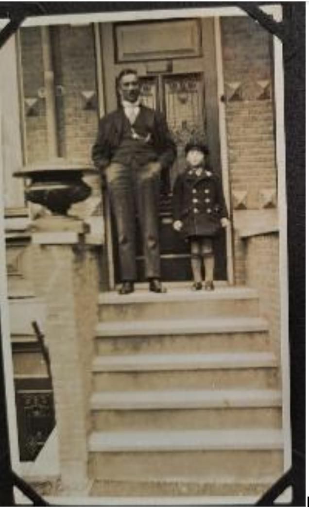 Fig. 3 – Petra’s father together with her great-grandfather on the front of the house on Morsweg 46. Private collection Petra Hoogeveen.