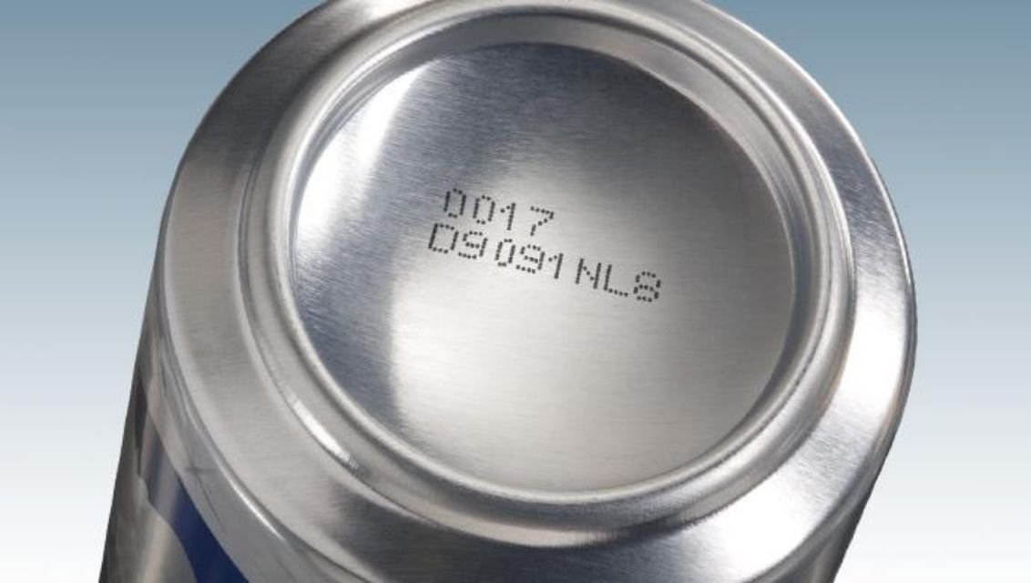Fig: Best before date on Soda cans - [Videojet.nl](https://www.videojet.nl/nl/homepage/applications/printing-on-metal-and-aluminum-cans.html)