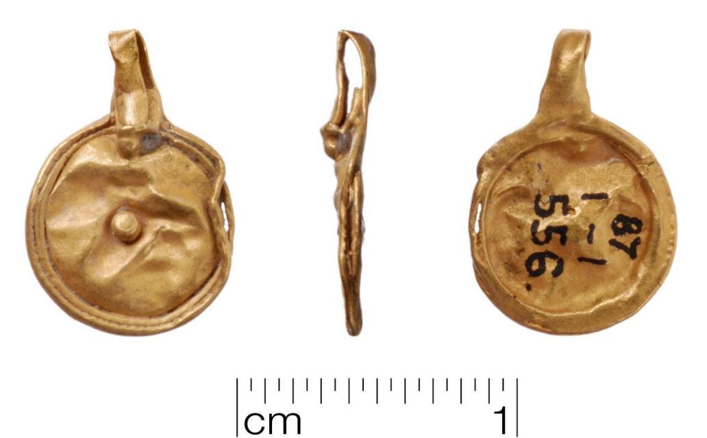 Fig. 31: Gold pendant disc with a thickened edge from Egypt – The Trustees of the British Museum – [EA18266](https://www.britishmuseum.org/collection/object/Y_EA18266)