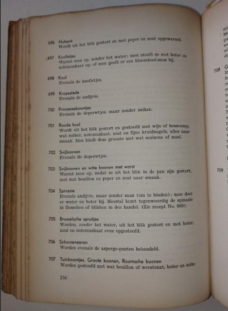 Fig. 3 - Receptenpagina voor blikgroenten uit J.M.J. Catenius van der Meijden, _Groot en Nieuw Volledig Oost-Indisch kookboek, 1381 recepten_ (Semarang 1902) - Foto Bries Heijnen