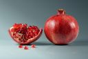 https://en.wikipedia.org/wiki/Pomegranate#/media/File:Pomegranate_fruit_-_whole_and_piece_with_arils.jpg