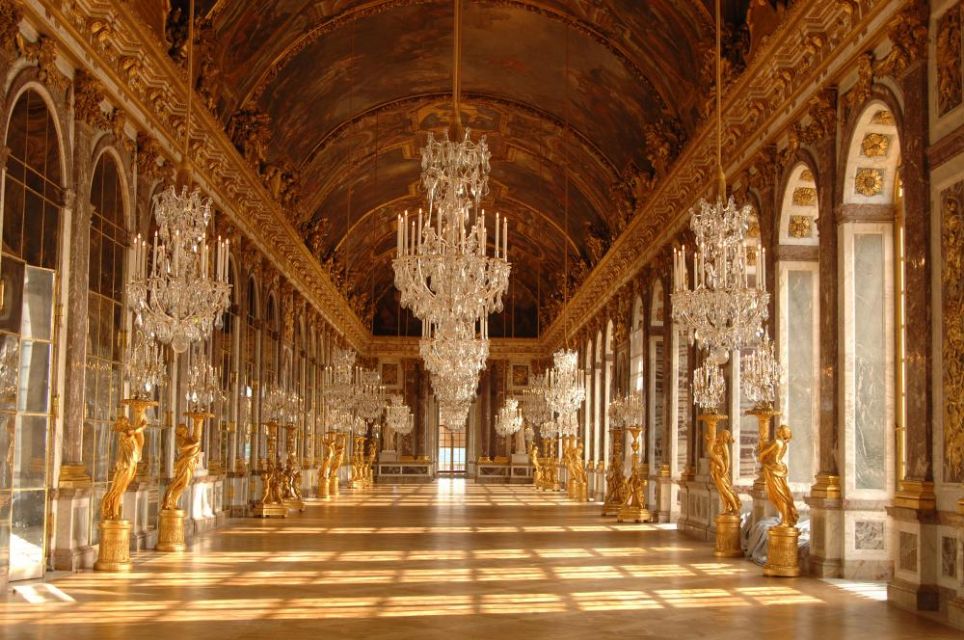 Fig: Mirror Hall in Palace of Versailles - [versailles 3D](http://www.versailles3d.com/en/over-the-centuries/xxie/2005-2007.html) 