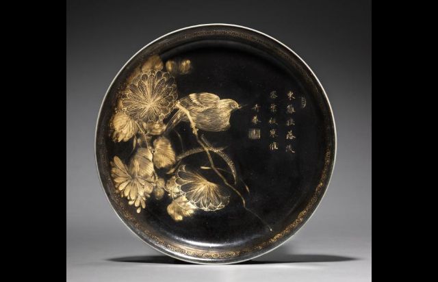 Fig. 14: Porcelain with mirror black glaze painted with gold decoration, China, Jiangxi province, 1661-1722, Qing dynasty, Kangxi reign, 20.4 cm (d), Severance and Greta Millikin Collection , inv.nr. 1964.209, https://www.clevelandart.org/art/1964.209