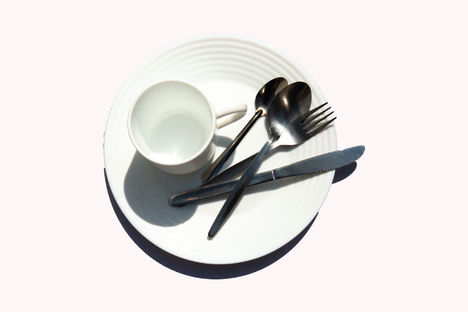 Fig 11: The plate, cup and cutlery that Amir received from COA at his first refugee centre.