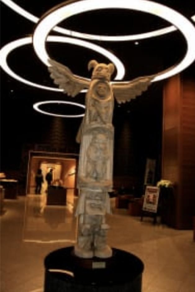 Ainu paal in Tsuruga Wings Ryokan in Akan, Japan. <note>https://discover.hubpages.com/education/Totem-Poles-in-the-Pacific-Northwest-Alaska-New-Zealand-and-Japan#gid=ci0272375a900524be&pid=totem-poles-in-the-pacific-northwest-alaska-new-zealand-and-japan</note>.