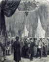 Fig. 1. In deze ets van de 1886 Colonial Exhibition kunnen we zien hoe zijden textiel sierlijk over de muren werd gedrapeerd. Aan bezoekers liet dit de ‘luxe’ van praktijken van andere culturen zien, zoals zijde weven en verven, alhoewel niet werd uitgelegd hoe deze praktijken in hun werk gingen. [Wikimedia](https://upload.wikimedia.org/wikipedia/commons/e/ef/Opening_of_the_Colonial_and_Indian_Exhibition_1886%2C_Illustr_London_News.jpg)  