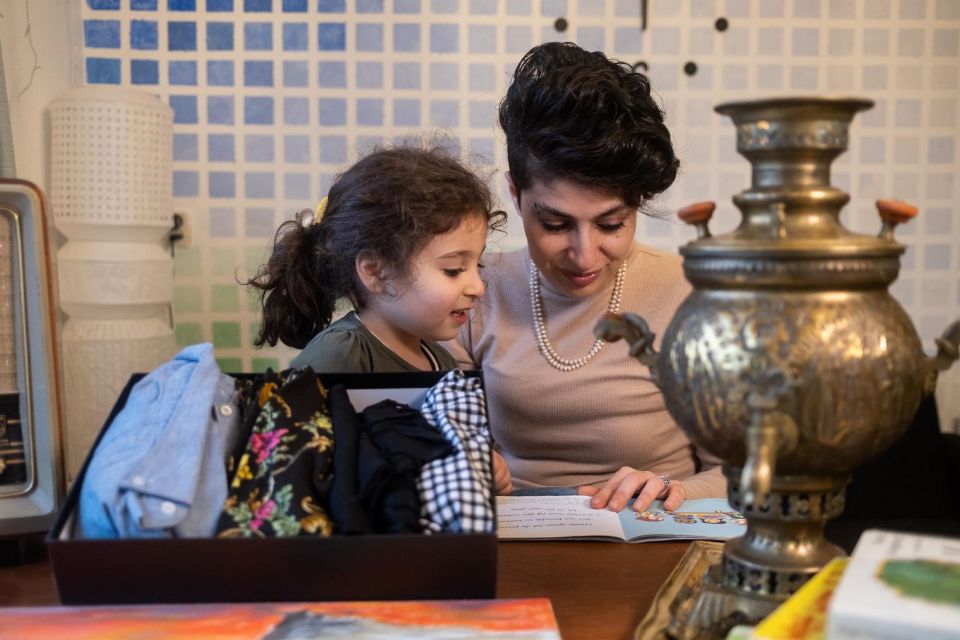 Haide and Kaya look through one of Kaya's Dutch storybooks - Photography Chi-ching Lam
