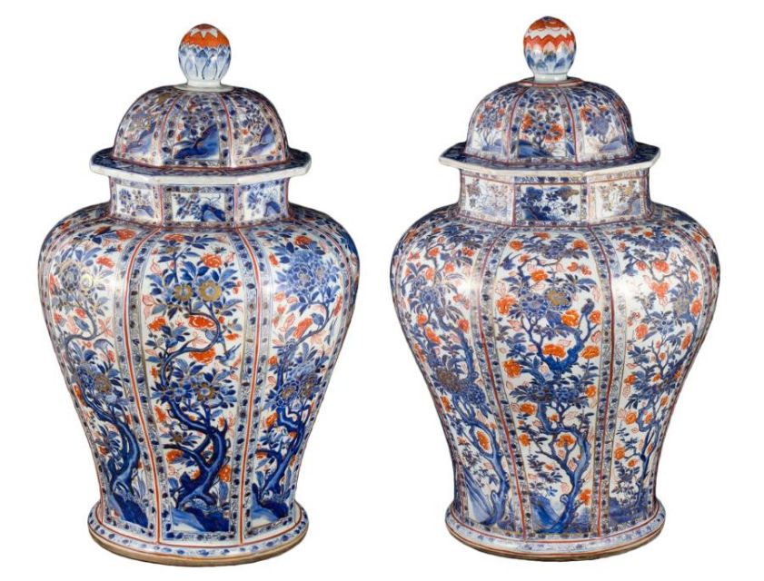 Chinese Imari porcelain vases, late 17th century, Kangxi period (1662-1722) - [Gallery Lamy, Brussels](https://www.anticstore.com/DocBD/commerce/antiquaire/galerie-lamy-914/objet/81709/AnticStore-Large-Ref-81709.jpg) 