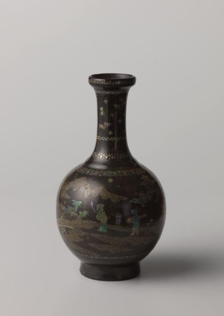 Fig. 13: Anonymous, vase with figures in a water landscape and ornamental borders, China, c.1700- 1799, Qing-dynasty, Kangxi-period, porcelain, mother-of-pearl, lacquer (coating), 20.9 cm (h), 4.9 cm (d), 11.6 (d), 6.5 cm (d), Rijksmuseum, Amsterdam, inv.nr. AK-RBK-1977-120,  V.R. van Poelgeest-Spatkowa Bequest, Amsterdam, http://hdl.handle.net/10934/RM0001.COLLECT.145233