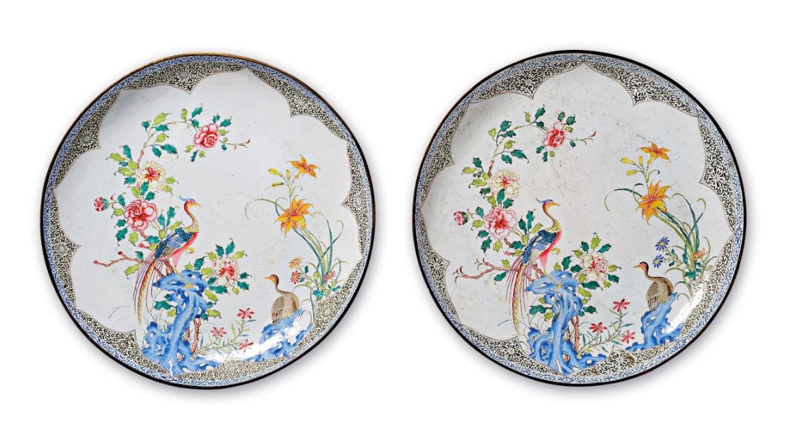 birds and flowers on colorful ceramic - [Arcimboldo auction](https://www.arcimboldo.cz/en/auctions/asian-works-of-art-7/parove-misy) 