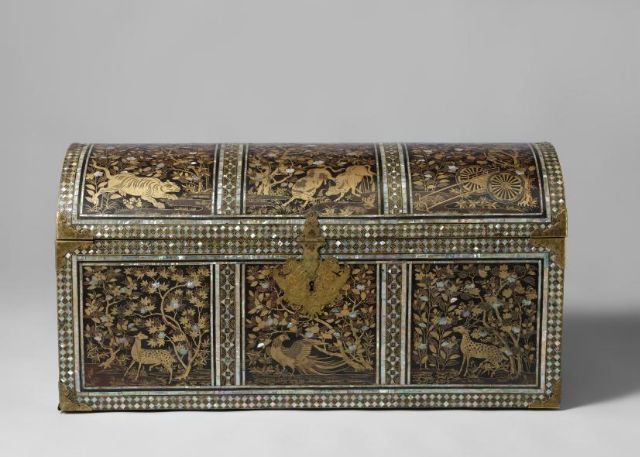 Fig. 7: Anonymous, Trunk of Nanban/Namban lacquerware, Japan, c. 1600, wood (plant material), gold lacquer (coating), mother-of-pearl, copper (metal), 47.5× 93.8 × 40.1 cm (h,w,d), Rijksmuseum, Amsterdam, AK-RAK-2009-1, Purchased with the support of the Vrienden van het Rijksmuseum, http://hdl.handle.net/10934/RM0001.COLLECT.468278