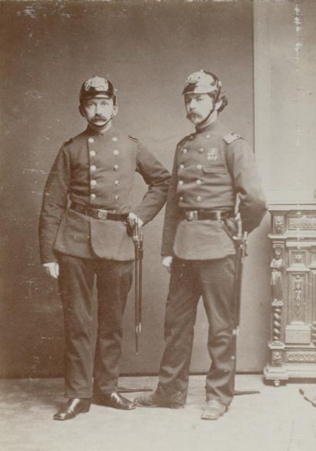 Fig. 1 - Two policemen - [Archief Amsterdam](https://archief.amsterdam/beeldbank/detail/8842fd86-c5b2-38c0-8215-f526f103be58)