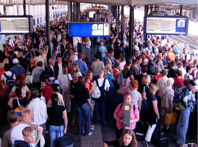 Fig 1. [A crowded station](https://commons.wikimedia.org/wiki/File:Drukte_bij_station_Amersfoort.jpg)