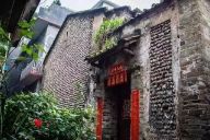 Buildings made of oyster shells in Shawan Ancient Town in Guangzhou - [Lifeofguangzhou.com](https://www.lifeofguangzhou.com/knowGZ/content.do?contextId=12722&frontParentCatalogId=175)
