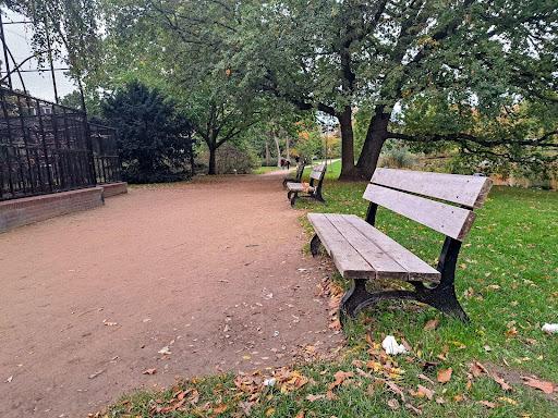 Fig. 2. The aviary on the left and the bench on the right, with the walking path in between.