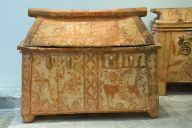 Minoan larnax, plants, griffin, Crete, Archaeological Museum of Heraklion - Via [Wikimedia](https://commons.wikimedia.org/wiki/File:Minoan_larnax,_plants,_griffin,_Crete,_AMH,_145319.jpg)