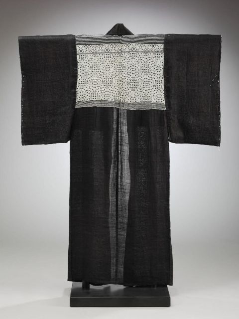 Back of this kimono  - Victoria and Albert Museum -  [ FE.141-1983](http://collections.vam.ac.uk/item/O14607/kimono-unknown/)