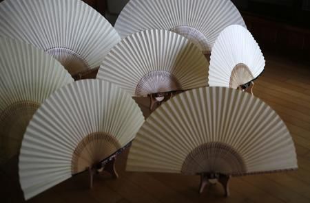Fans made by Kim Dong-Sik, who practices the fan-making craft - [Koreatimes](https://www.koreatimes.co.kr/www/culture/2017/05/317_180378.html)