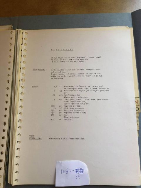 The recipe for nasi goreng by the cannery - Erfgoed Leiden en Omstreken, Archief Nieuwenhuizen, inv.nr 35, Receptenboek bijgehouden van 1964-1969; bijlage uit 1983 (1964-1983) – Photo by the author.
