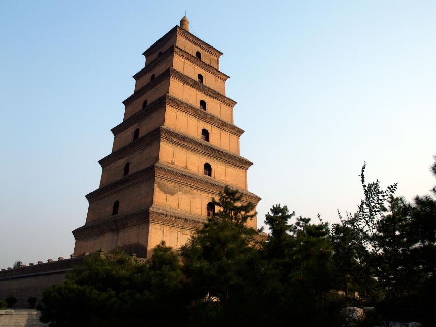 Fig : Giant Wild Goose Pagoda of Xi'an in China, built in the 7th century, made of brick - [Wikicommons](https://en.wikipedia.org/wiki/Pagoda#/media/File:Giant_Wild_Goose_Pagoda.jpg)