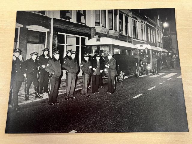 Fig. 3 – Police in the street – Photo from personal archive Lia Kerkvliet.