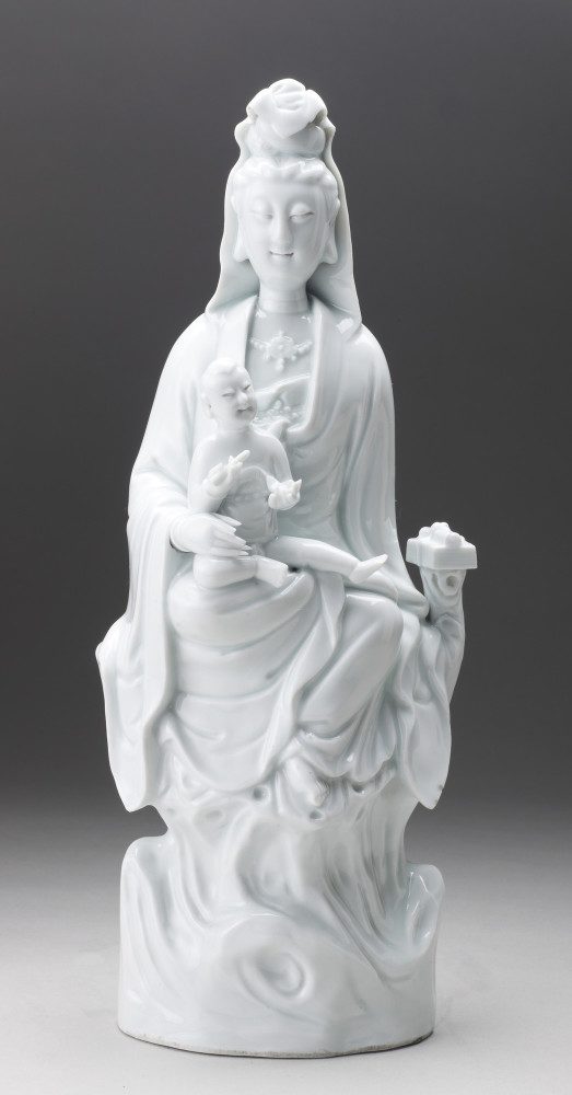 Pair of figures of Guanyin with an infant 1660-90 - Royal Collection Trust -  RCIN 1109.jpg